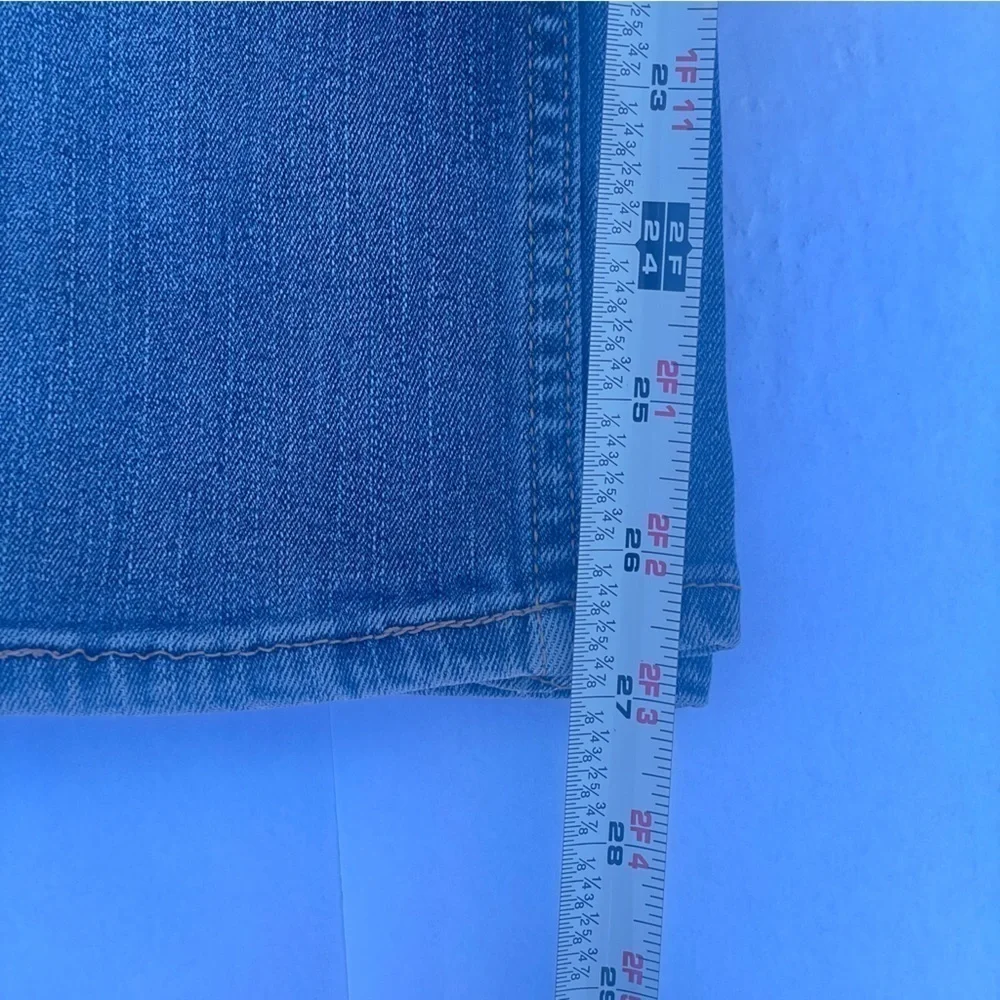 LEVI’S 511 28x28 medium wash slim fit jeans